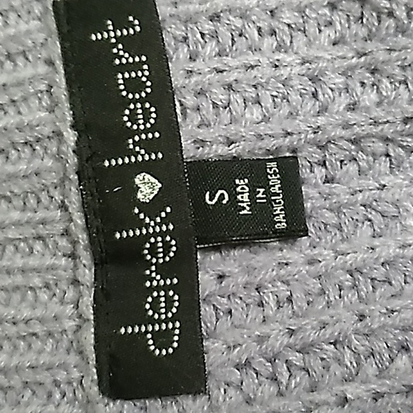 NWOT Lavender Knit Distressed V-Neck Sweater - Picture 9 of 10